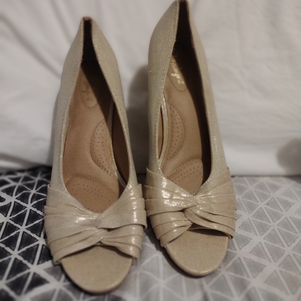 Deflex Comfort Wedges champagne color